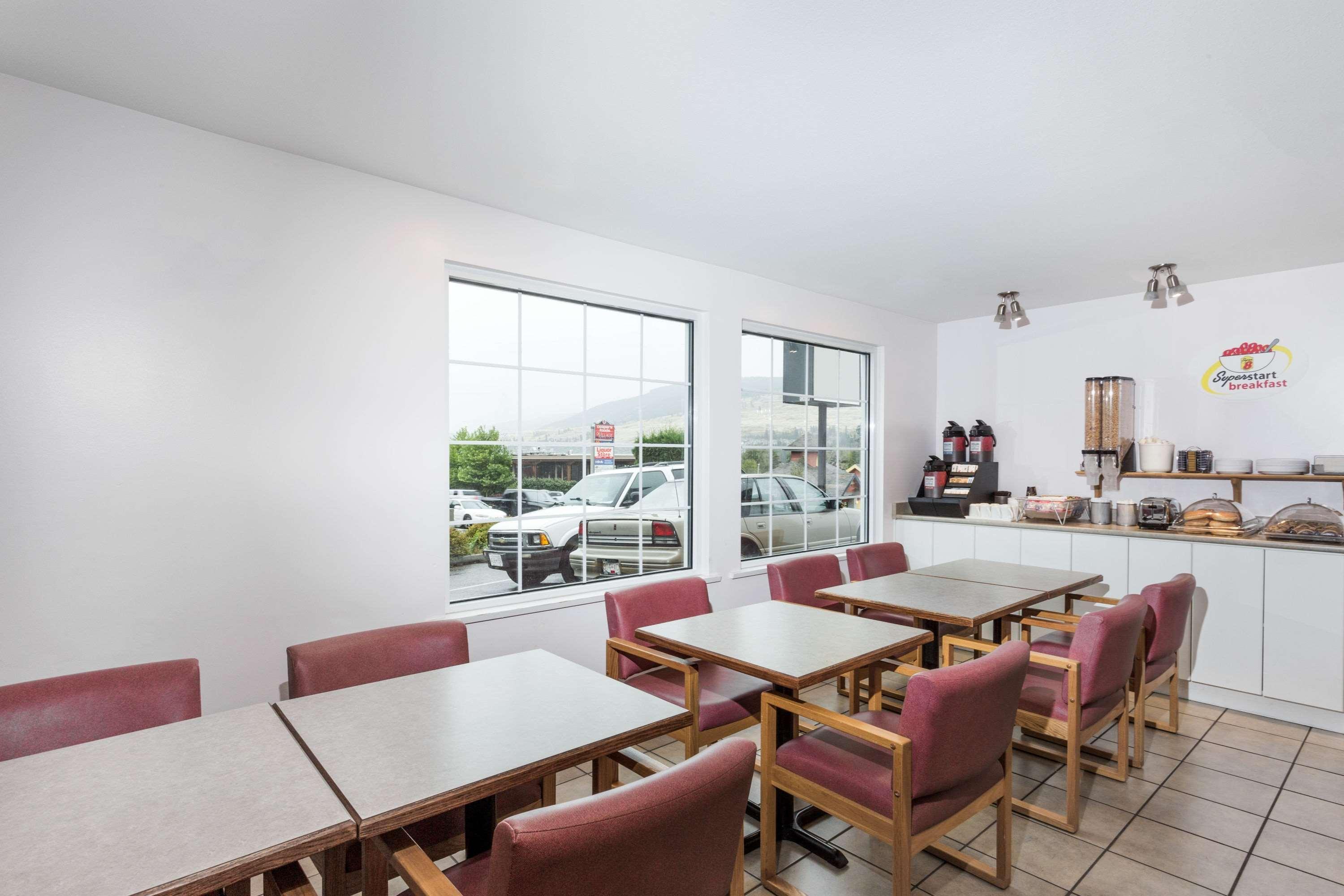 Super 8 By Wyndham Country/winfield Area Hotel 2*