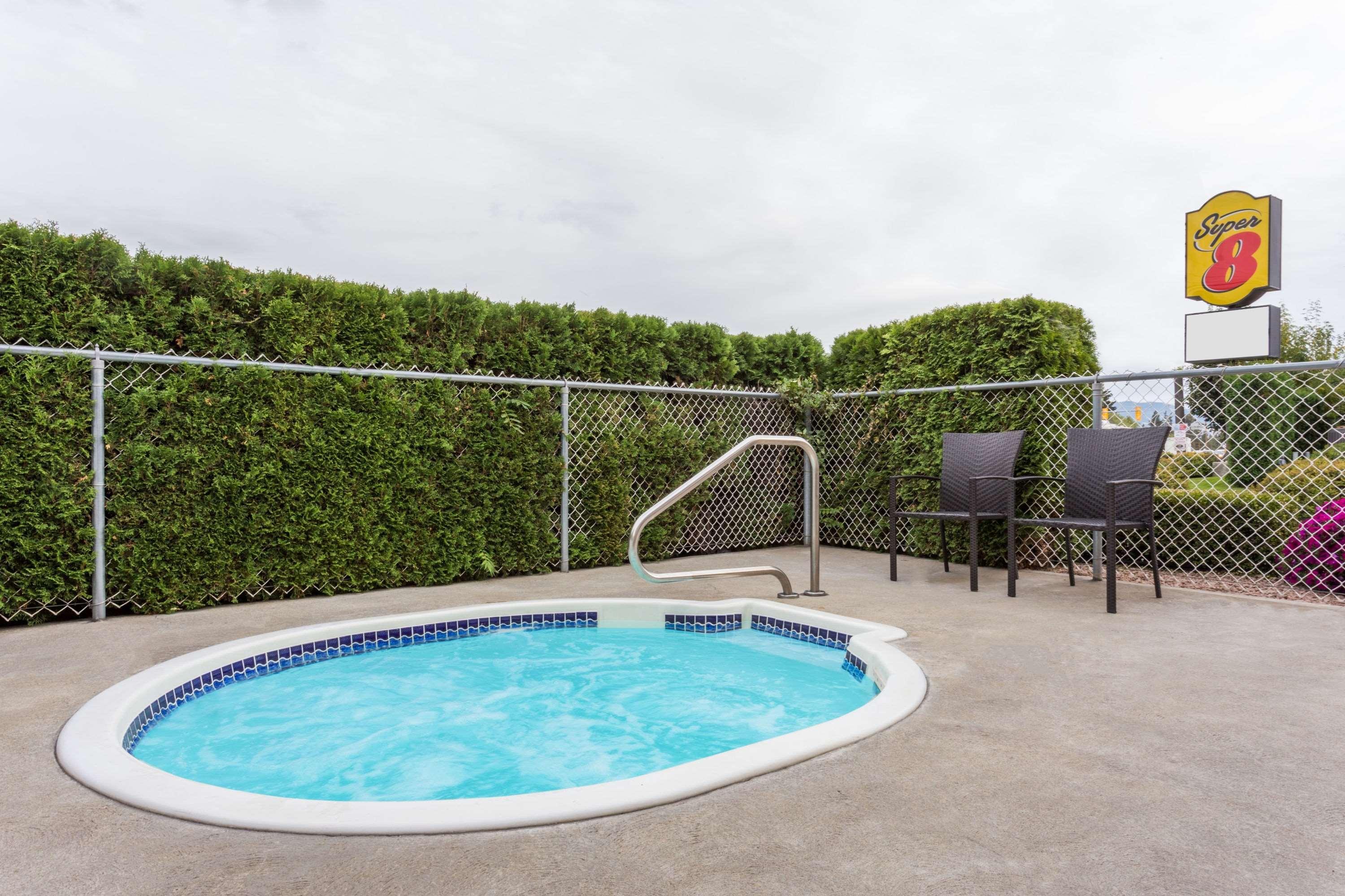 Hotel Super 8 By Wyndham Country/winfield Area 2*