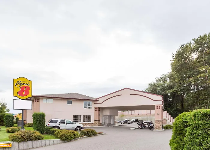 Super 8 By Wyndham Lake Country/Winfield Area