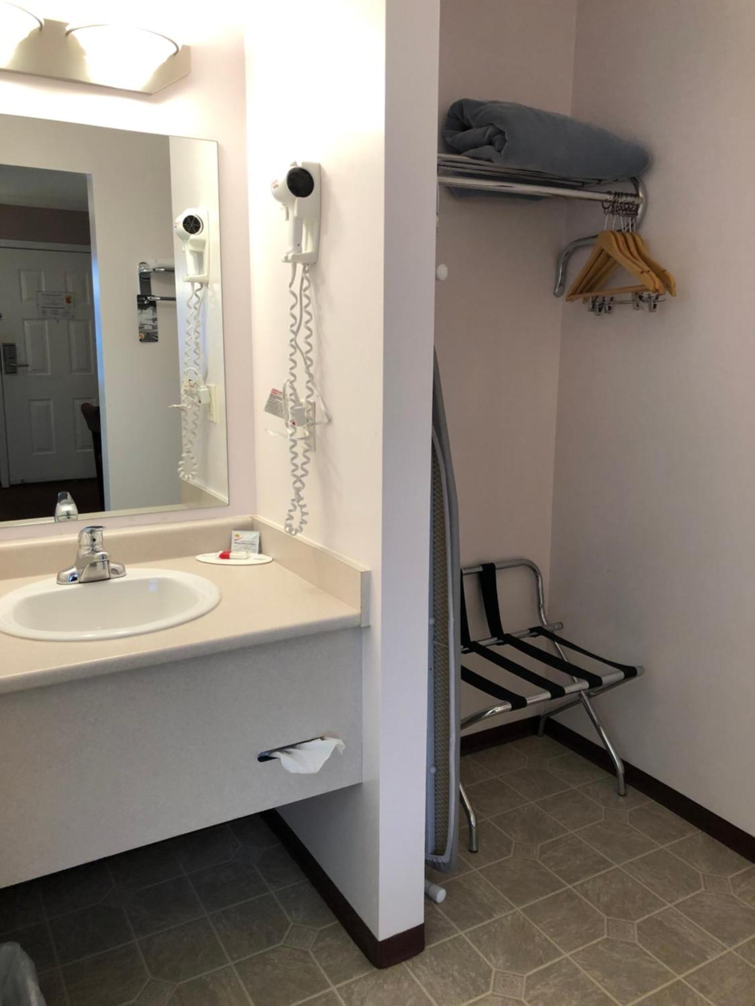 Super 8 By Wyndham Country/winfield Area Hotel 2*